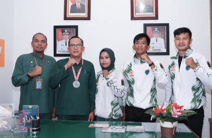 Diskominfo Kabupaten Batang Hari Apresiasi Atlit Wushu Raih Mendali